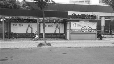 銅陵市委市政府旁邊的站點(diǎn)內(nèi)空空蕩蕩。